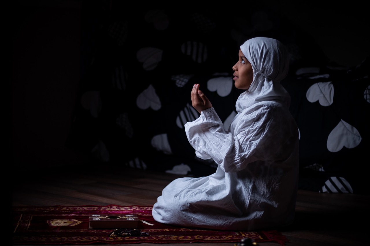 Islamic studies for kids online: girl learning in a live class